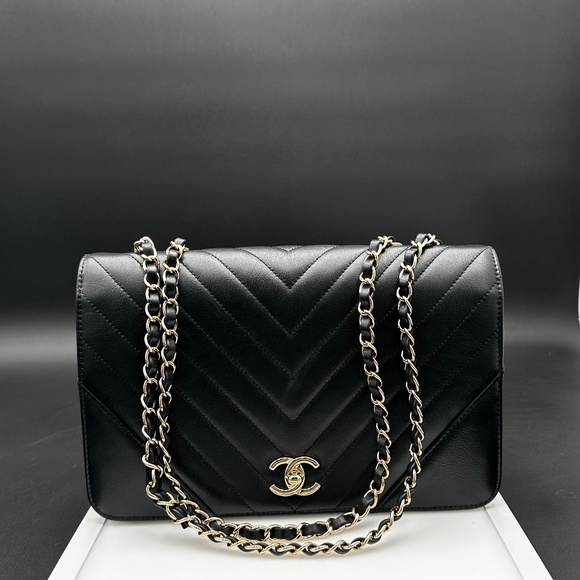 CHANEL Chevron Lambskin Statement Flap Bag Black - Picture 1 of 10